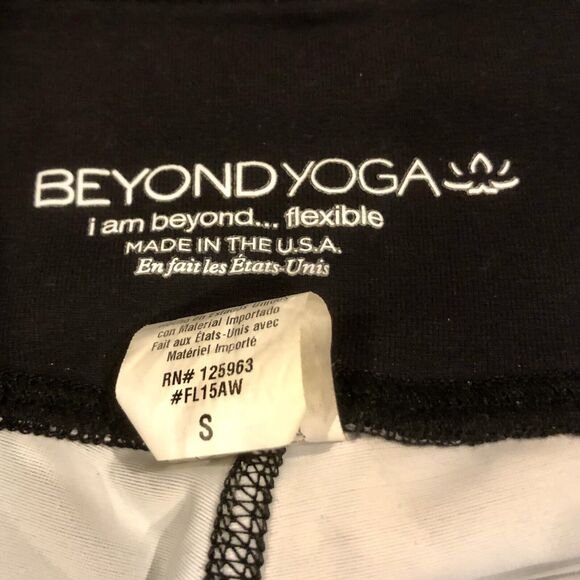 Beyond Yoga Leggings Small Black Gray White Geometric Pattern - Picture 3 of 10